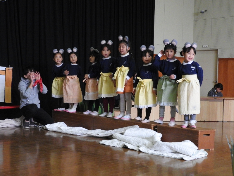 年少劇遊び会 こあら組 みてみて げんきな筑女っ子 筑紫女学園大学附属幼稚園